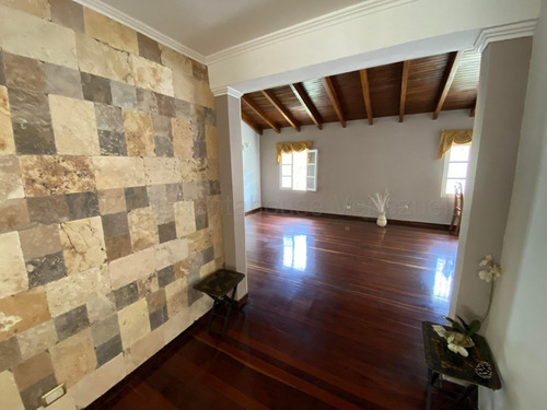 Imagen 7 de 30 de Casa_en_venta_en_caracas_en_santa-sofia_ Rah-21-17668 Orlando Figueira 04125535289/04242942992
