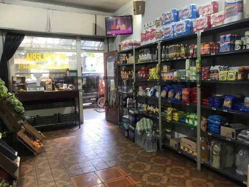Imagen 4 de 21 de Venta De Lote Con Excelente Zonificación En El Centro De Lanús Este.