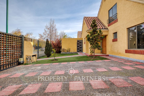 Casa Impecable Cercana A Colegio Huinganal Y Mayfl...
