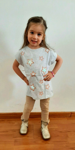 Remera Gris Niña Bordada Lentejuelas Y Símil Cuero Estrellas