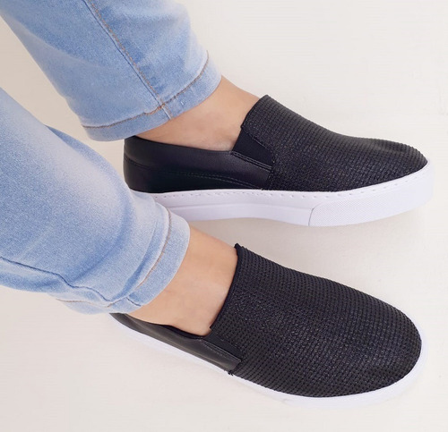 Imagem 2 de 6 de Kit Tênis Slip On Iate Preto Slim E Chinelo Slide Feminino