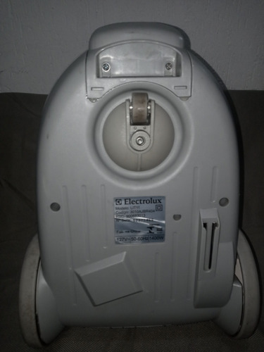 Aspirador De Pó Electrolux Lite Lit11 - 1.400w Branco-verde