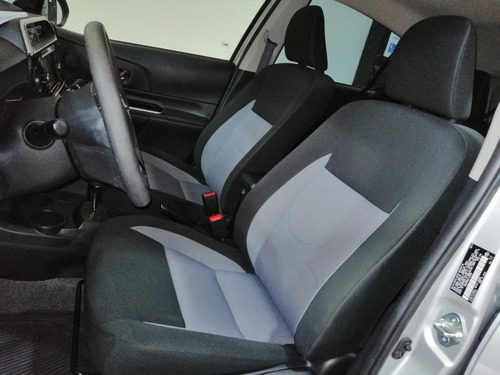 Imagen 8 de 14 de Toyota Prius C Hybrid 2020
