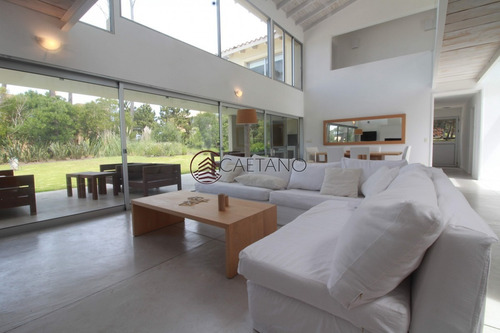 Alquiler Anual De Casa 4 Dormitorios + Servicio En Laguna Blanca, Montoya.-ref:1593