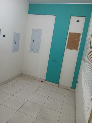 Se Alquila Local Industrial De 500 M2 En Comas