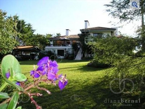 Imagen 7 de 18 de Casa De 5 Dormitorios Y Piscina En Punta Ballena. - Ref: 2639