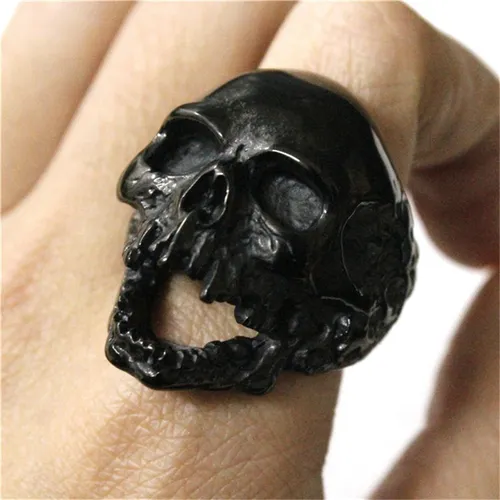 Anillo calavera negro sale