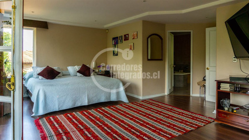 Casa En Venta De 5 Dorm. En Lo Barnechea