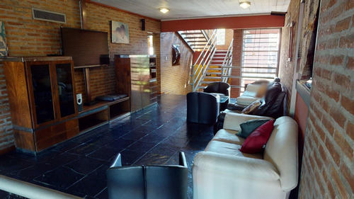 Excelente Casa 5 Ambientes Con Parque En Flores