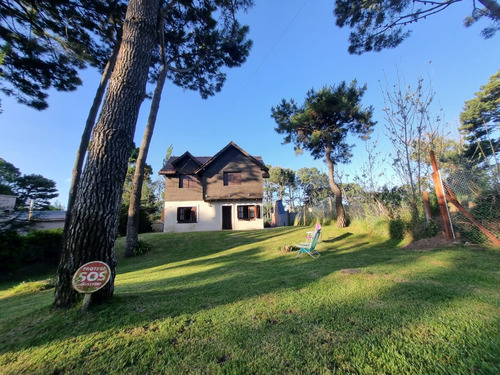 Se Alquila Casa En Ostende Con Amplio Parque Cercado!!!