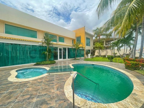 Casa En Venta En Lechería Cr Las Villas