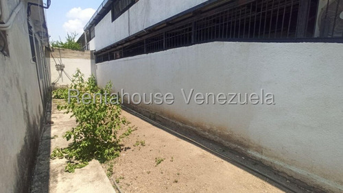 Dalisa Bigott Alquila Casa Comercial En Carmen Victoria, Este De Barquisimeto | 410 M², Aire Acondicionado Central, Estacionamiento Para 4 Vehículos | #25-18093