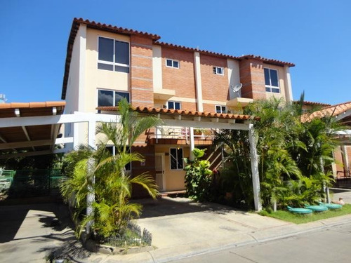 Imagen 2 de 14 de Town House En Venta Guaica House Lecheria