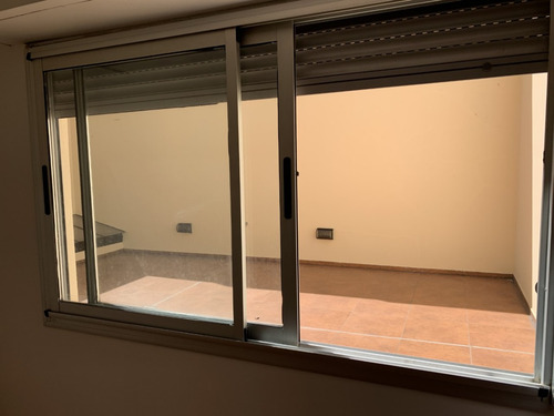 Dpto 2 Amb. 1º Piso Contrafrente Con Cochera Cub. Y Patio De 50m2 Excelente Zona Y Propiedad