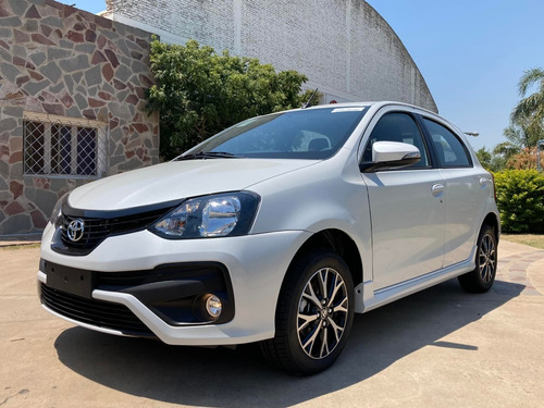 Imagen 9 de 15 de Toyota Etios 5 Ptas Xls M/t6 Vel. 0km My22 Blanco Disponible