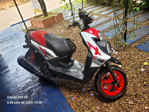 Moto Yamaha Biwis 2014 , Color Rojo Con Blanco