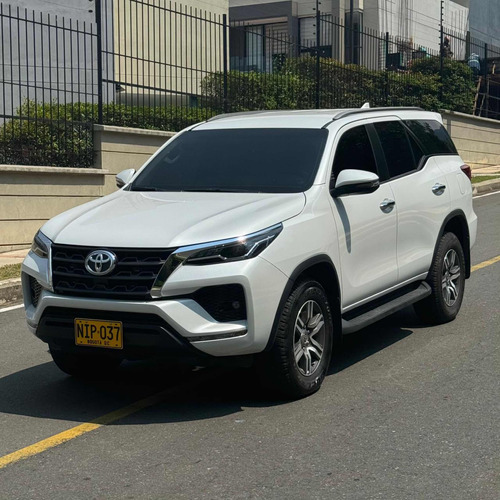 Toyota Fortuner 2.4 Diésel Sr