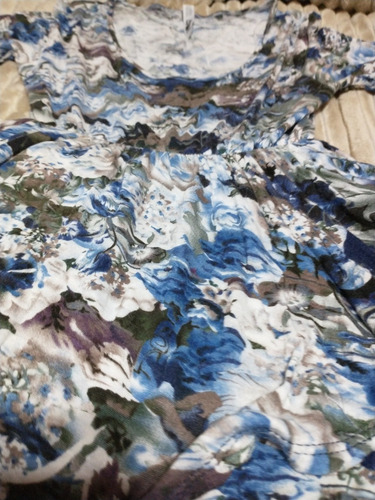 Remera Ancha Floreada 47 Street Mujer Celeste