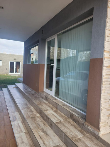 Vende Casa Gerencial B° Manzanos - 3 Dormitorios