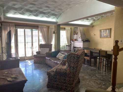 Venta Amplia Casa Apta Desarrollo 4ta Secc Mendoza