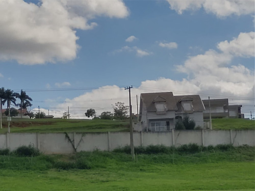 Terreno - Condomínio Luxuoso Ninho Verde I I Eco Residence-dois Clubes Com Piscinas,segurança 24 Hrs,playground,trilhas Ecológicas,ônibus Local.fotos Reais Do Terreno-quitado/iptu E Condomínio Em Dia
