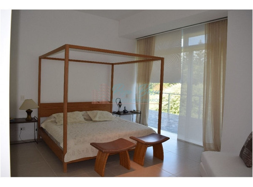 Apartamento En Brava, 3 Dormitorios *- Ref: 2566