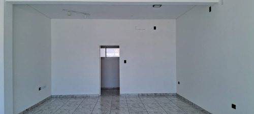 Alquiler De Locales Comerciales Sobre Avenida Moreno - ¡alta Gama Y A Estrenar!