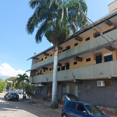 Imagen 4 de 12 de Edificio Comercial Av Ayacucho Maracay Con Constitucion Arag
