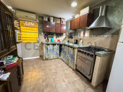 Casa En Venta De 3 Dormitorios Y Cochera. Calle 39 E/ 132 Y 133 - La Plata Vivienda Ubicada A ...