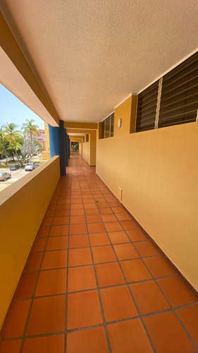 Imagen 4 de 8 de Relajante Y Comodo Apartamento Lecheria Piscina Con Hermosa Vista Conjunto Residencial Punta Marina