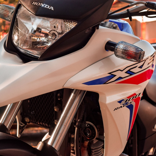 Imagem 7 de 10 de Moto Honda Xre 300cc Branca 2017