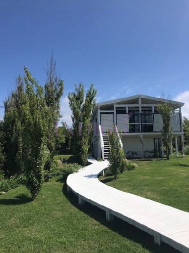 Imagen 2 de 12 de Muy Buena Propiedad En Venta En Altos De Punta Piedras, 3 Dormitorios .