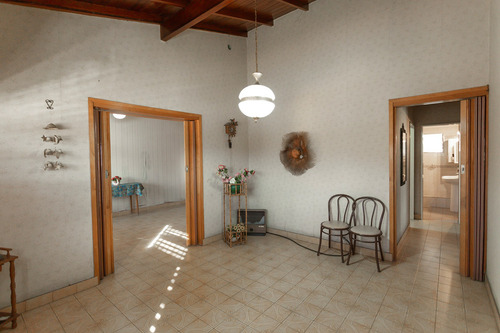 Casa Chalet En Venta Ubicado En Banfield, Lomas De Zamora, G.b.a. Zona Sur