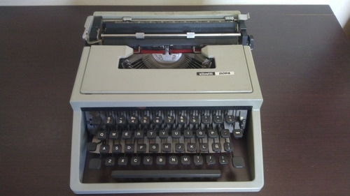 Máquina De Escribir Antigua  Olivetti  Mod.dora Vintage 