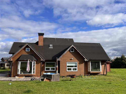 Casa En Venta De 5 Dorm. En Graneros De Puerto Varas