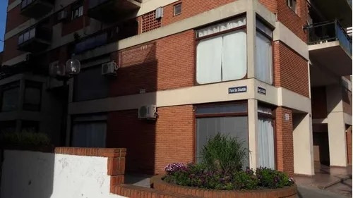 Local Con Vivienda En Venta En Pinamar