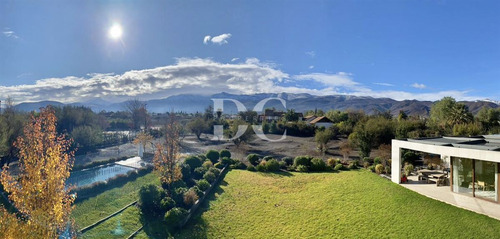 Casa En Venta De 3 Dorm.piedra Roja,chicureo,colina