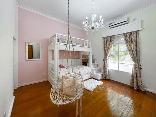 Piso Exclusivo De 5 Dormitorios Con 3 Baños Y Cochera