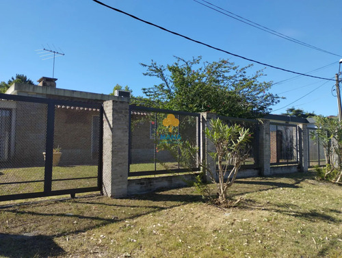 Alquiler Anual, Casa De 3 Dormitorios Con Piscina, Pinares Atlántida