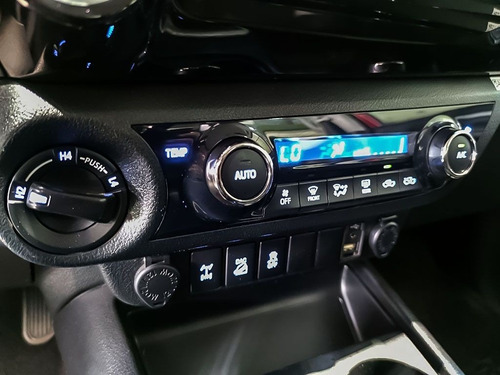 Imagem 11 de 20 de Toyota Hilux 2.8 Srx 4x4 Cd 16v