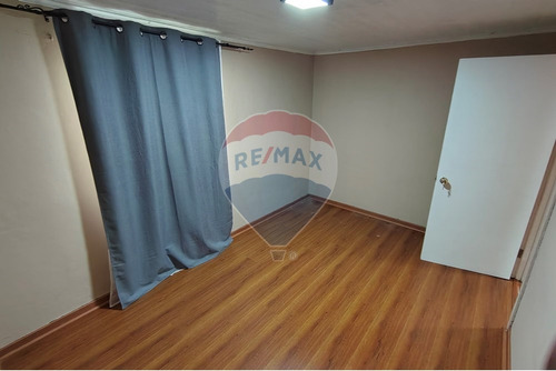 Casa Con Amplio Jardín Y Buena Conectividad