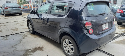 Imagen 2 de 12 de Chevrolet Sonic Lt Std Hatchback 2016