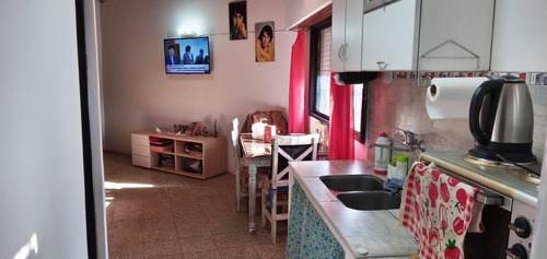 Imagen 4 de 6 de Castelar Norte A 5 Cuadras Del Acceso Oeste Y A 20 De La Estacion Duplex 2 Ambientes Ideal Inversores