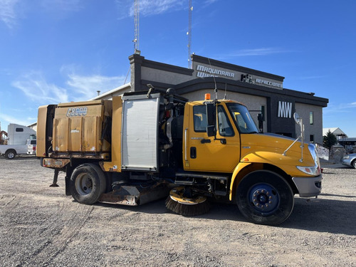 Schwarze A8000 Camion Con Barredora Camion International
