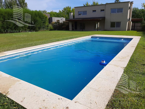 Venta - Casa 4 Ambientes, Jardin, Pileta - Santa Catalina, Villanueva, Tigre