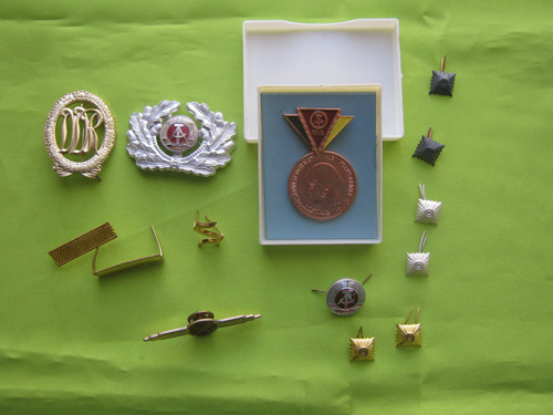 Lote De Medallas E Insignias De Alemania Rda 