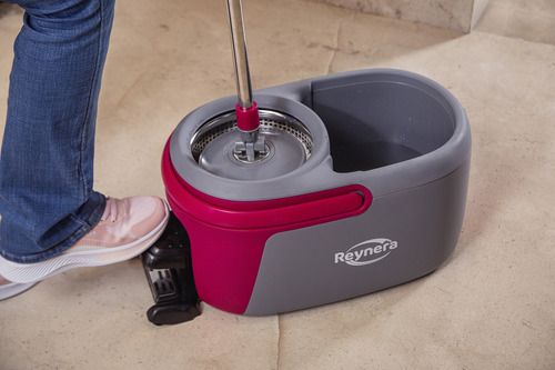 Gira Mop Trapeador Microfibra Y Cubeta + 1 Repuesto Reynera Color Magenta