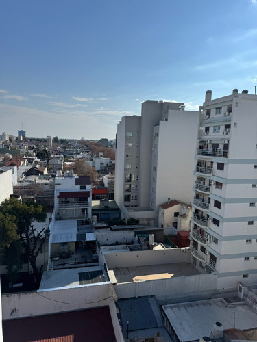 Espectacular 2 Amb Contrafrente Con Parque, Pileta Y Cochera