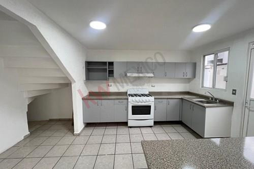 Casa En Venta En Palmas Iii, Con Excelentes Acabados