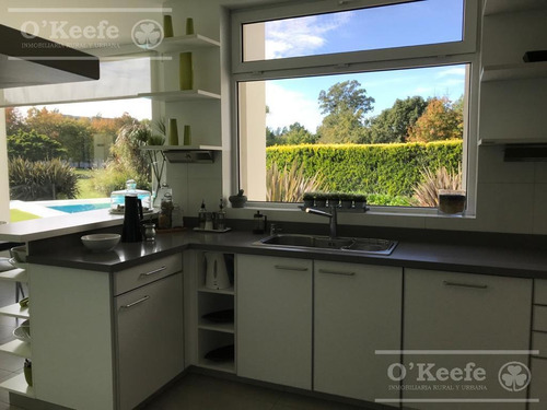 Imagen 20 de 30 de Impecable Casa En Venta Con Fondo Al Golf En Abril Club De Campo